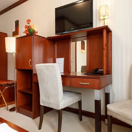 Alfred Hotel 3*