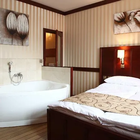 Alfred Hotel 3*